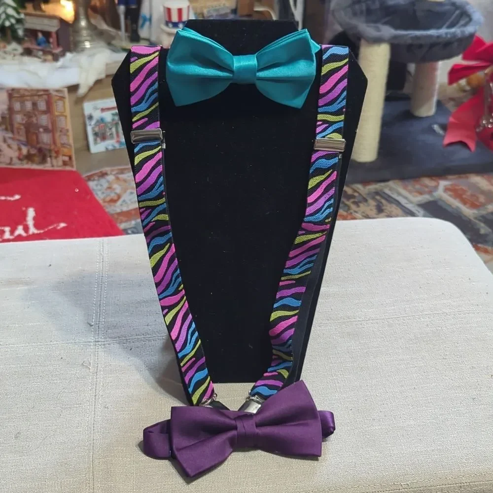 set of novelty suspenders w 2 bow ties, specifically‎ featuring a colorful zebra
